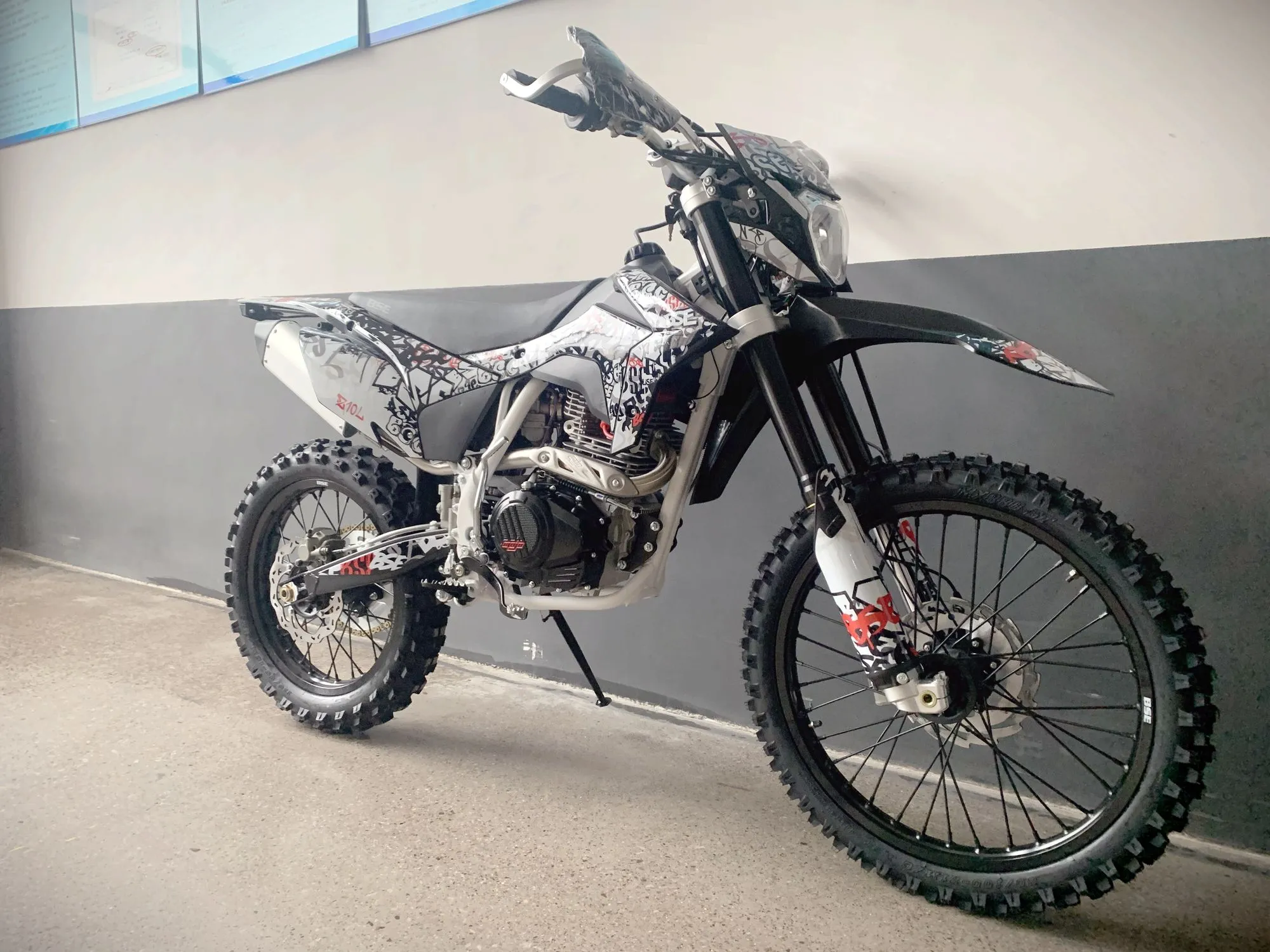 Мотоцикл BSE Z10L Graffiti White