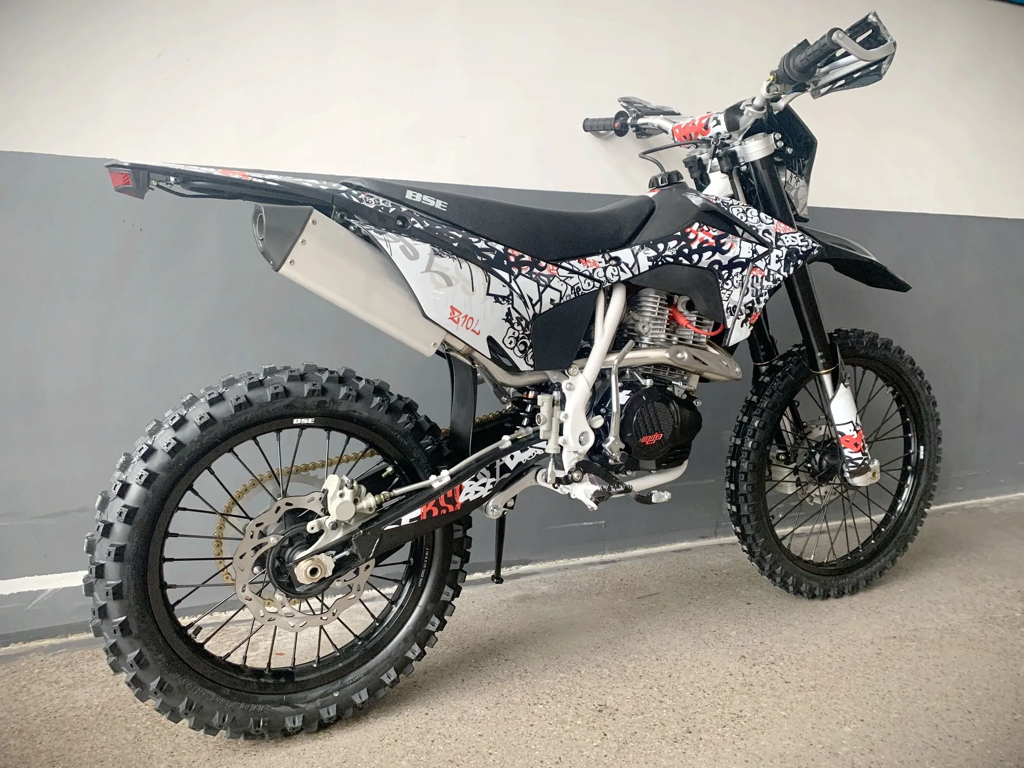 Мотоцикл BSE Z10L Graffiti White