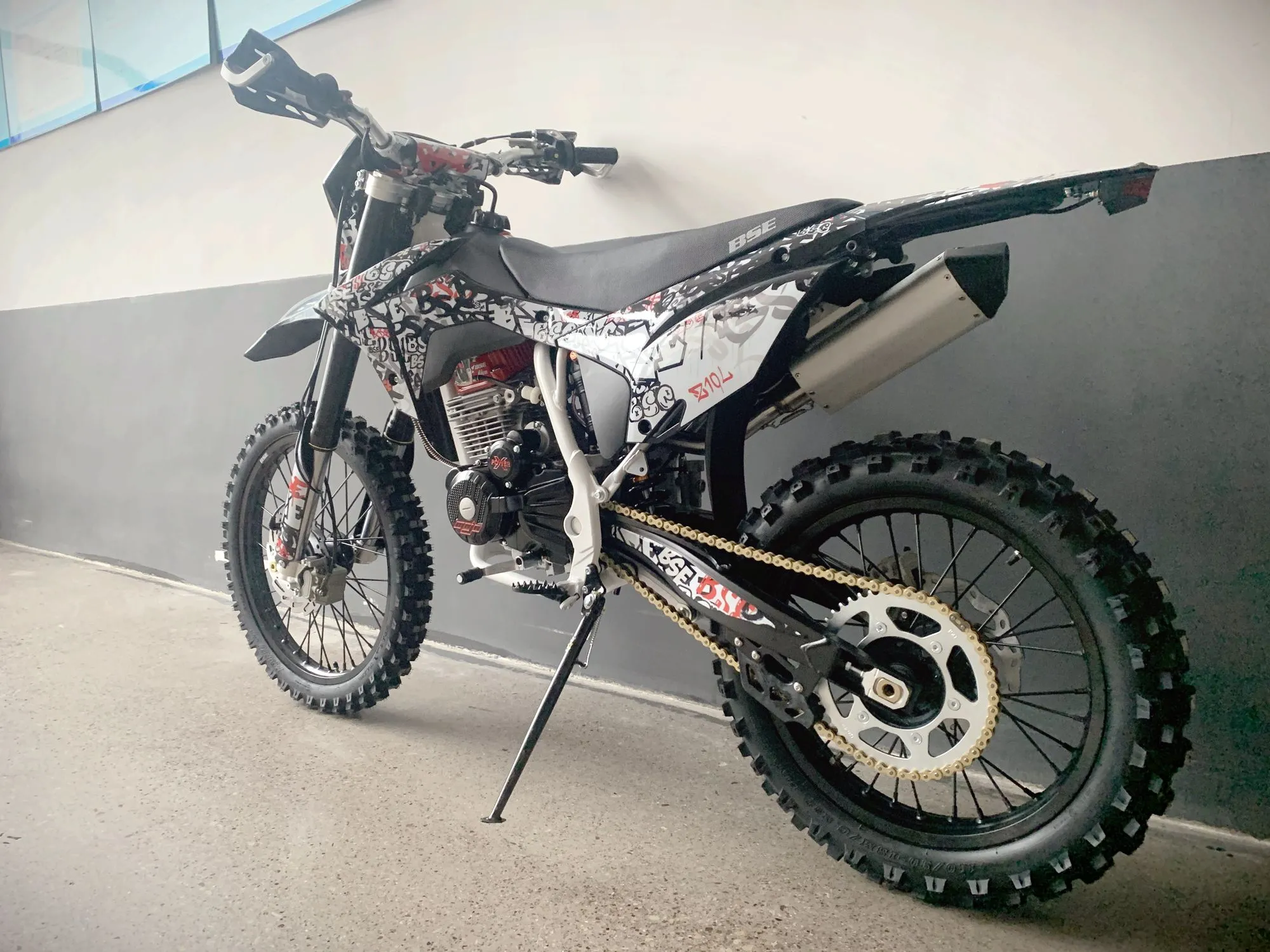 Мотоцикл BSE Z10L Graffiti White