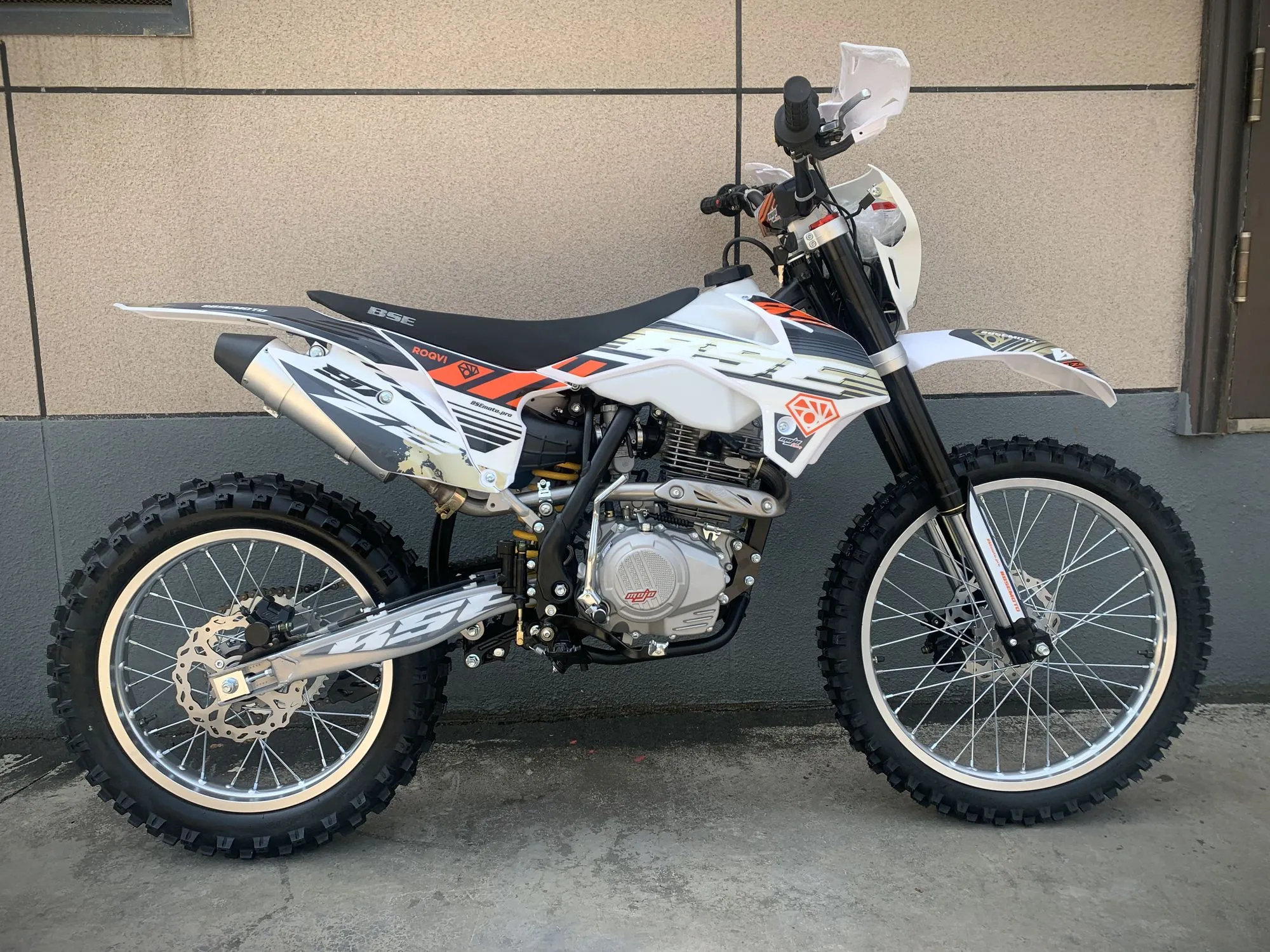 Мотоцикл BSE Z2 21/18 Roqvi Orange