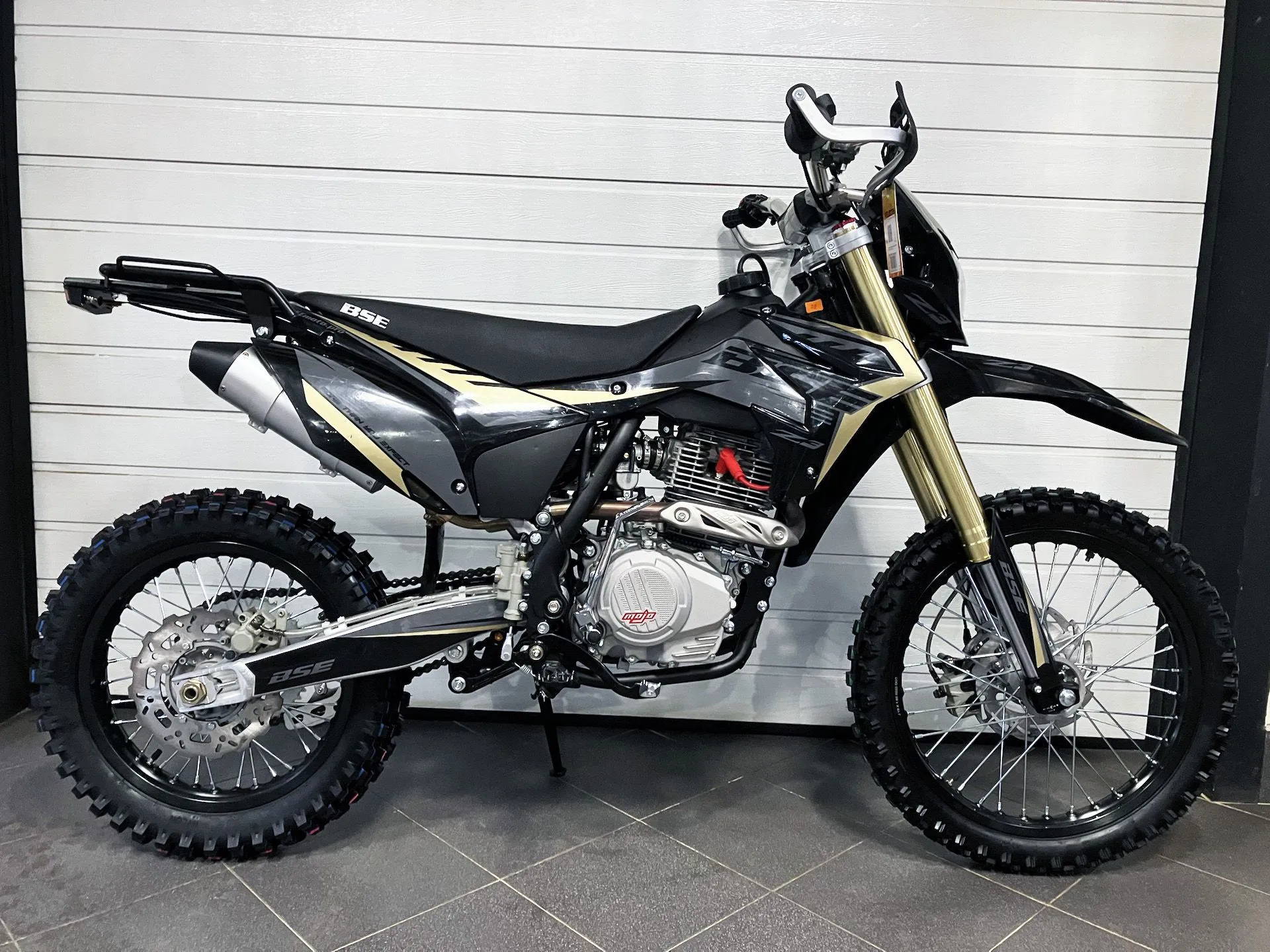 Мотоцикл BSE Z3 19/16 Gold Black