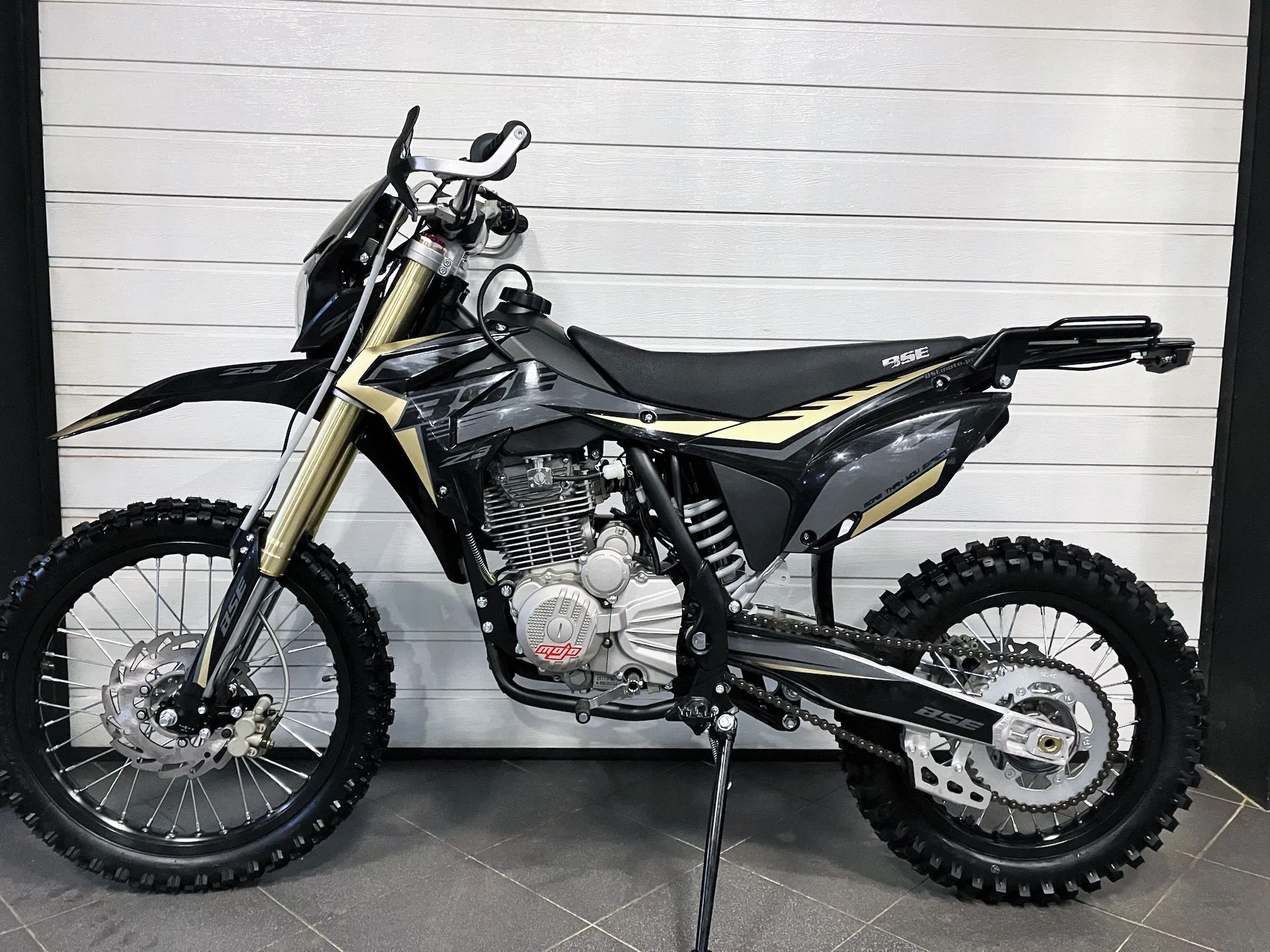 Мотоцикл BSE Z3 19/16 Gold Black