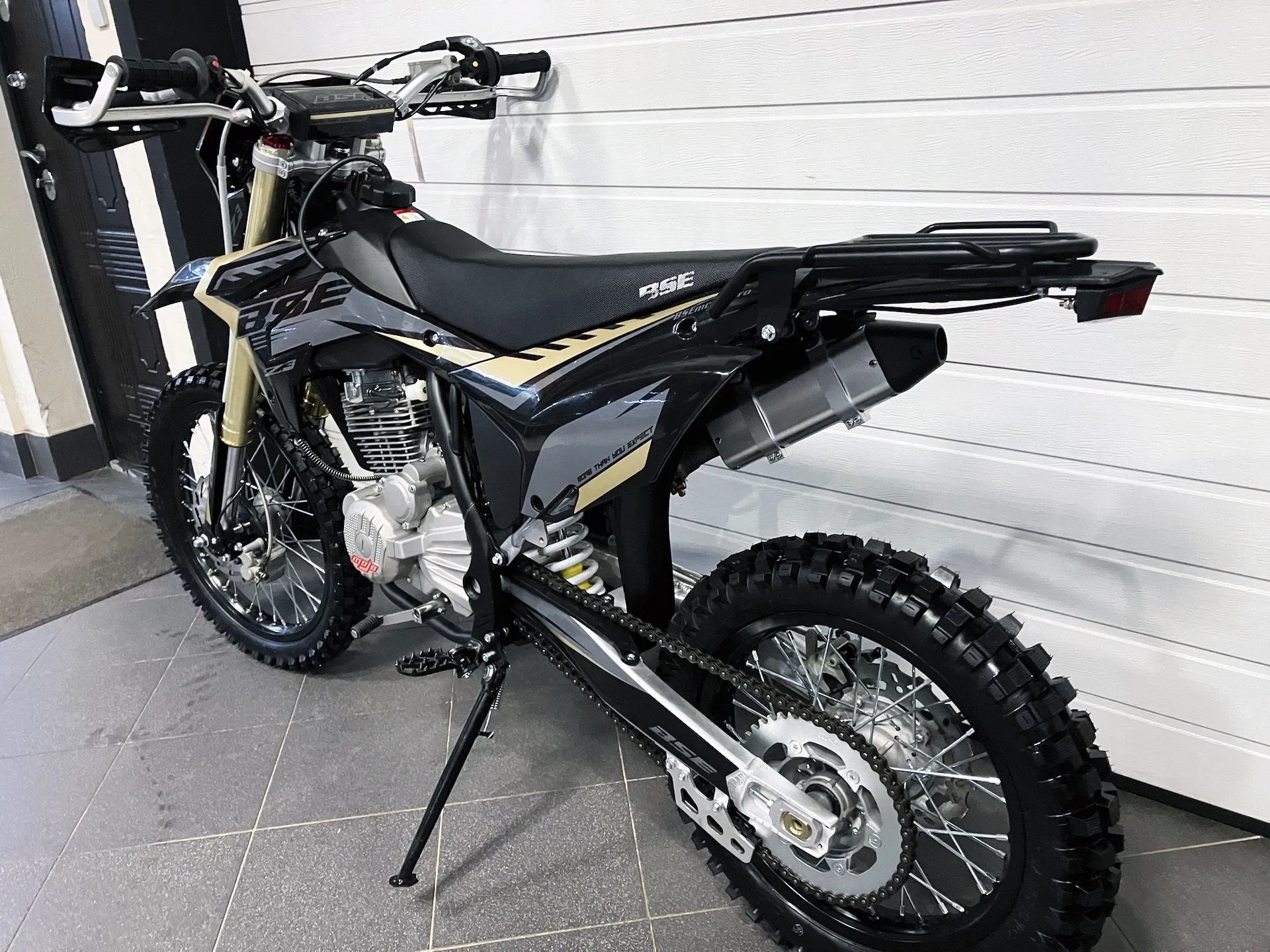 Мотоцикл BSE Z3 19/16 Gold Black