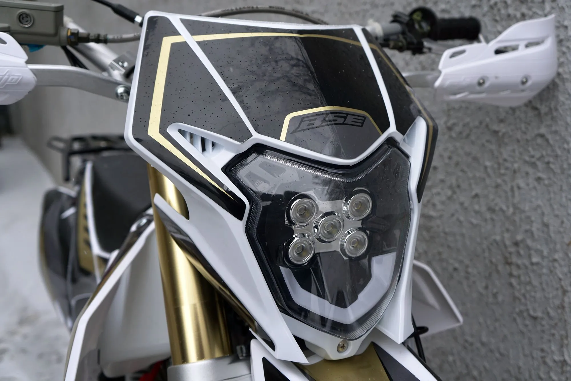 Мотоцикл BSE Z3 21/18 Gold Black