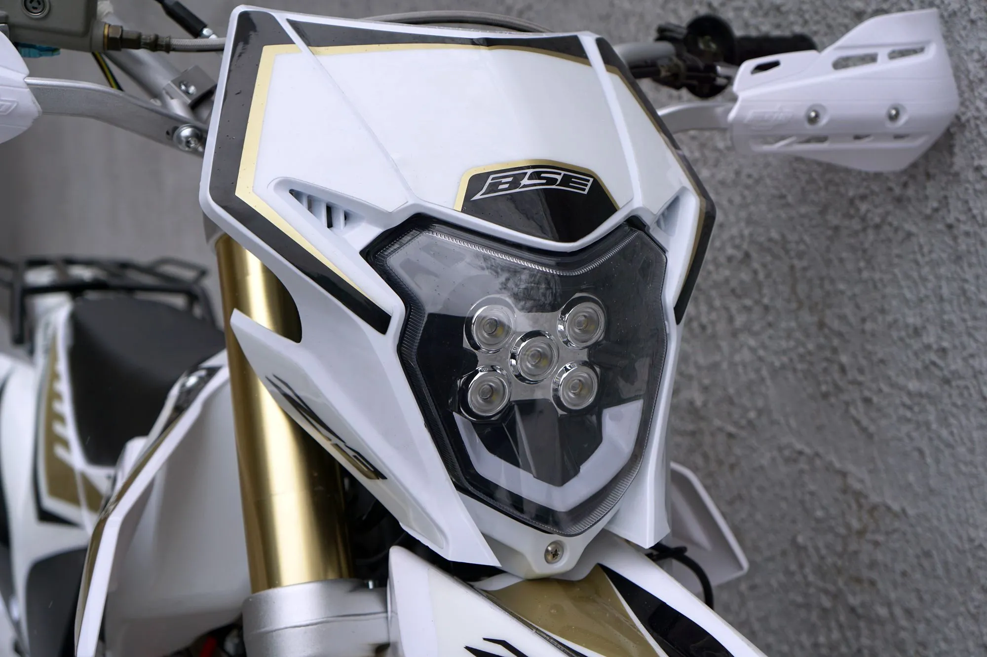Мотоцикл BSE Z3 21/18 Gold White