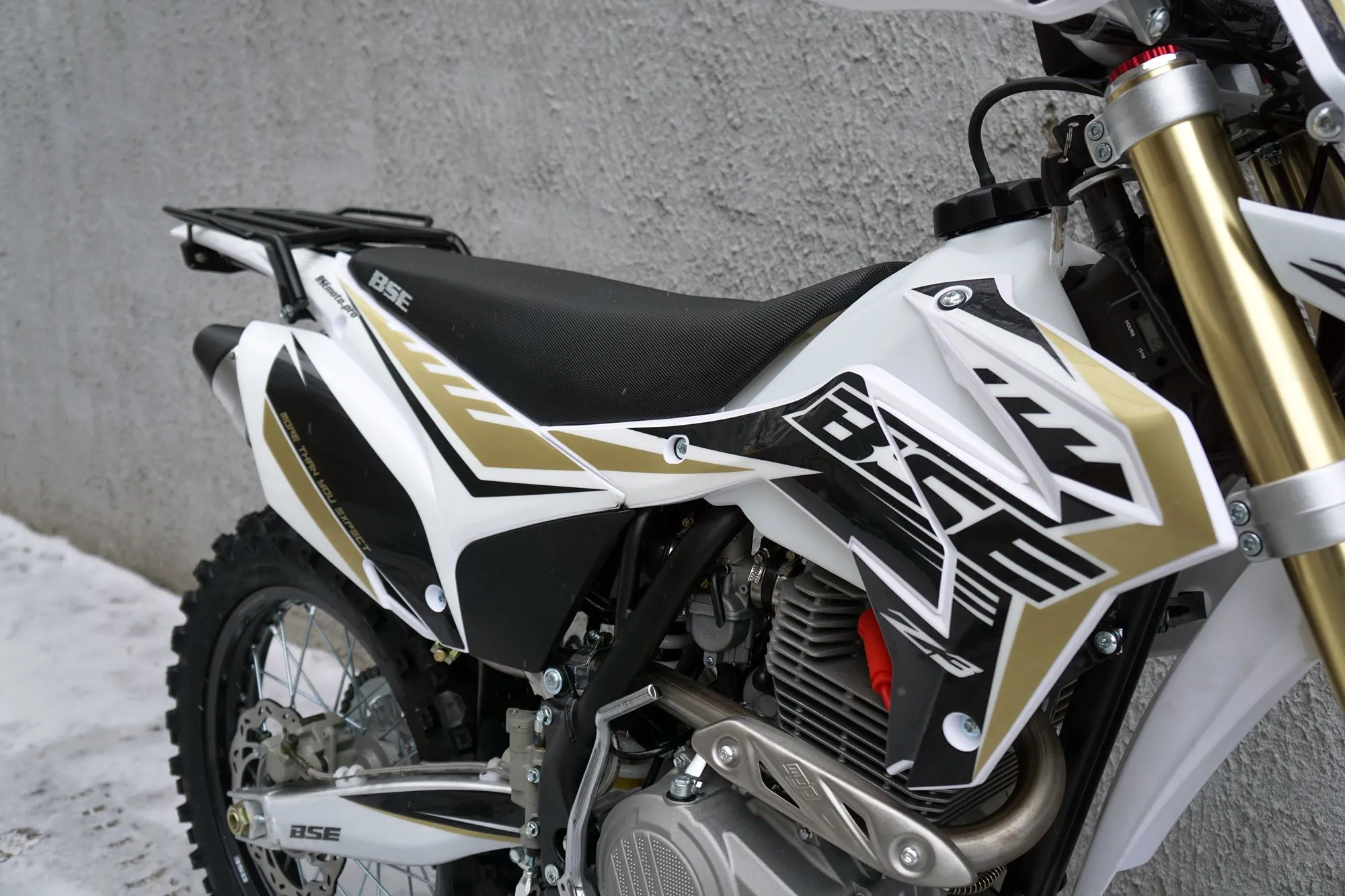 Мотоцикл BSE Z3 21/18 Gold White