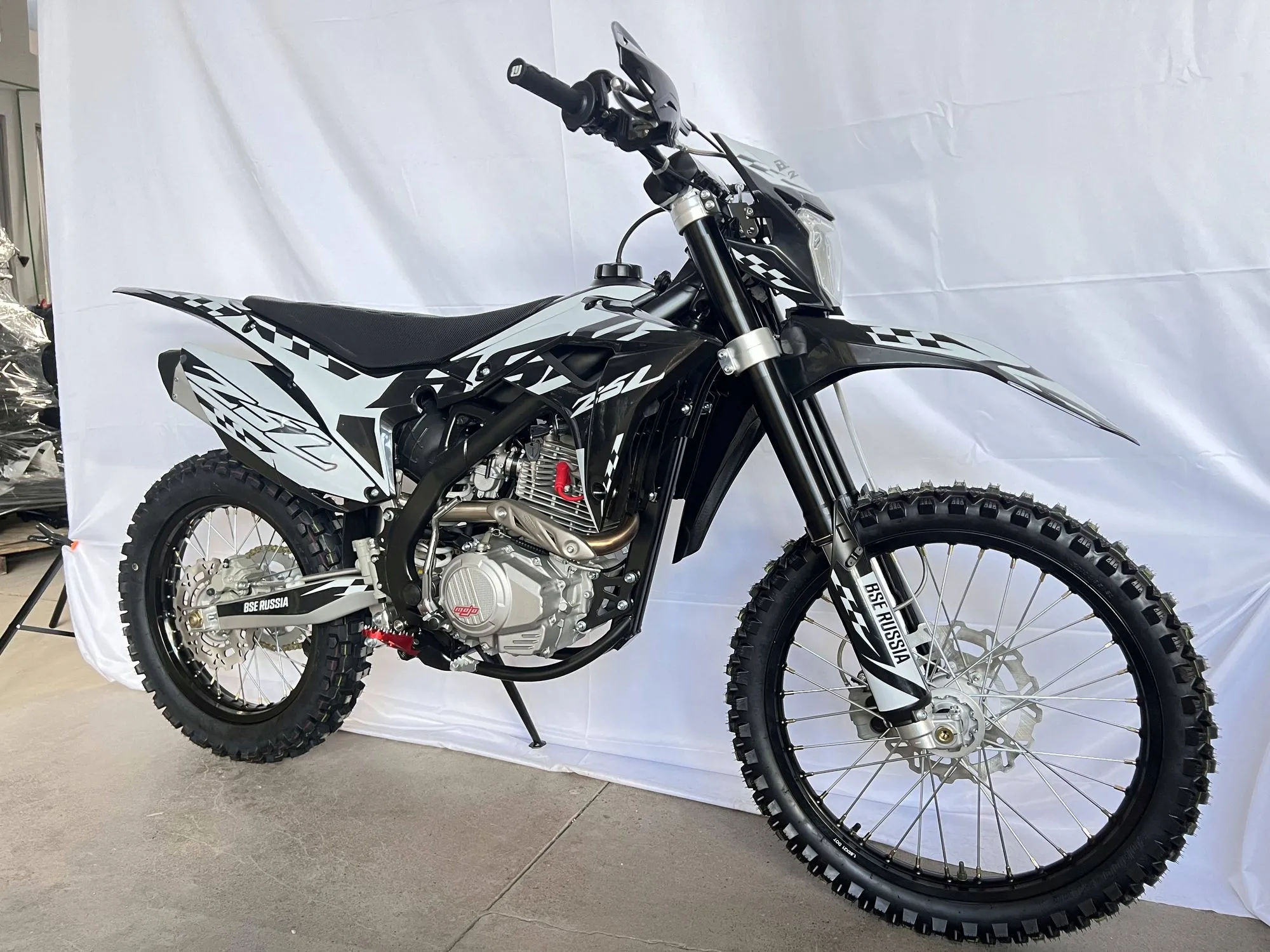 Мотоцикл BSE Z5 L White Black