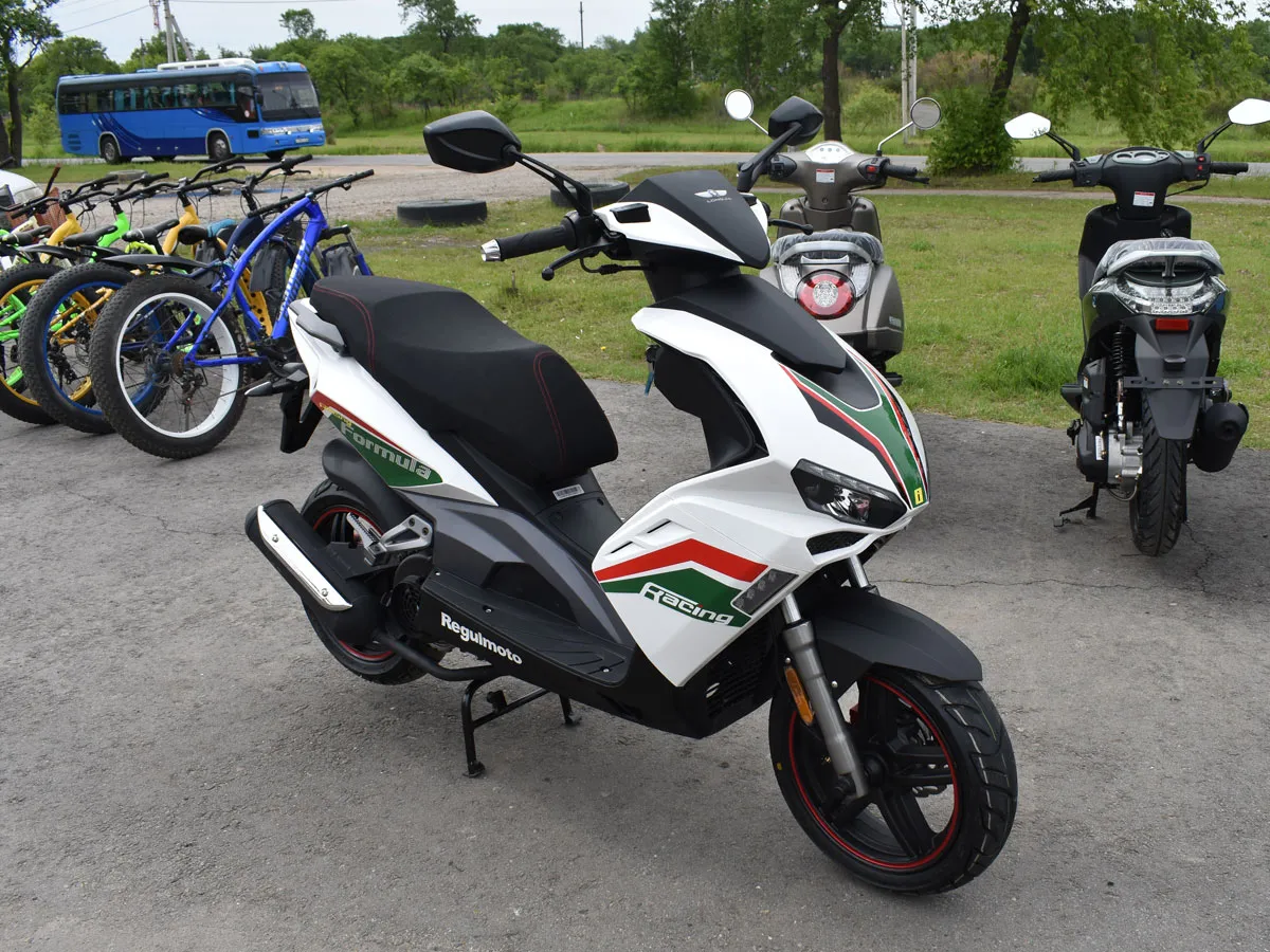 Скутер Regulmoto FORMULA 125 (LJ175T-8M)