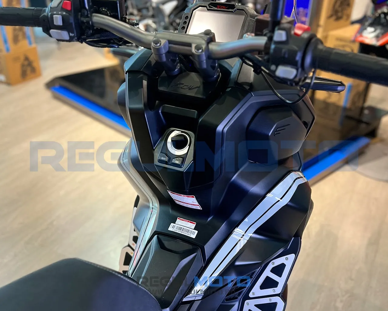 Макси-скутер Regulmoto XDV ADVENTURE 300CC без кофр (LJ300T-18) EFI